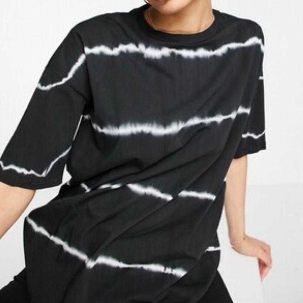 ASOS Design Oversized T-Shirt in Black Tie Dye Stripe - 8 - Picture 2 of 6